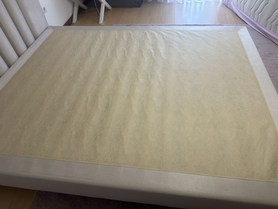 Cama beje como nova