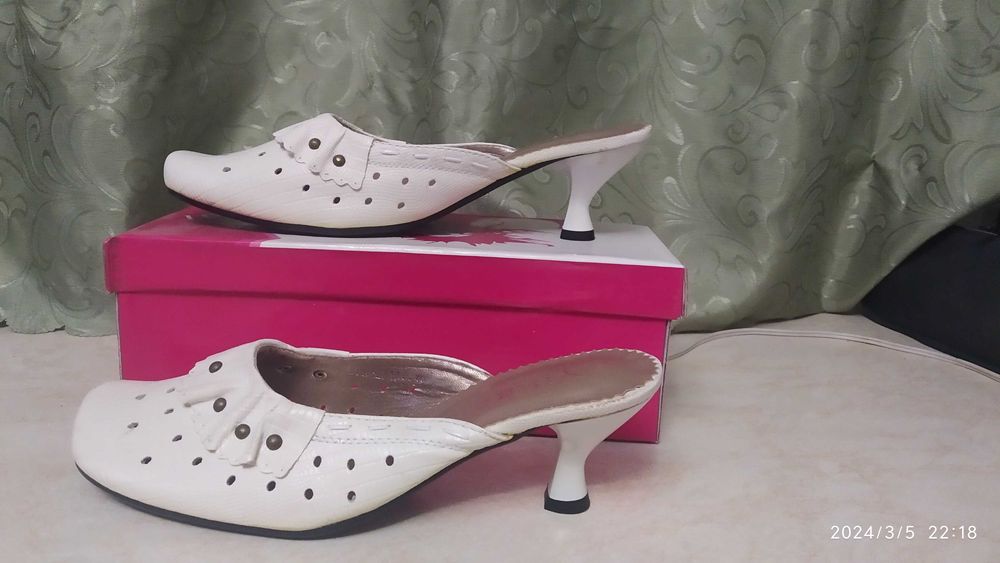 Босоножки женские