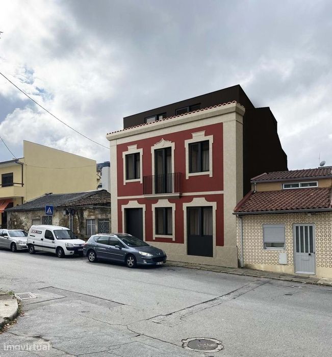 Apartamento T1 com jardim e garagem fechada no Empreendimento Braga...