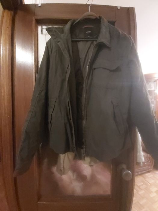 20€ Vendo cada blusão  guess e mike davis