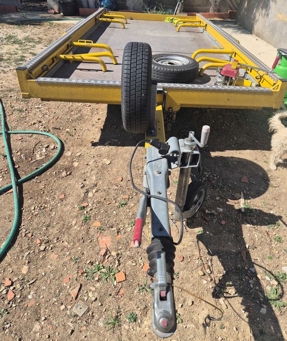 Vendo atrelado para viaturas