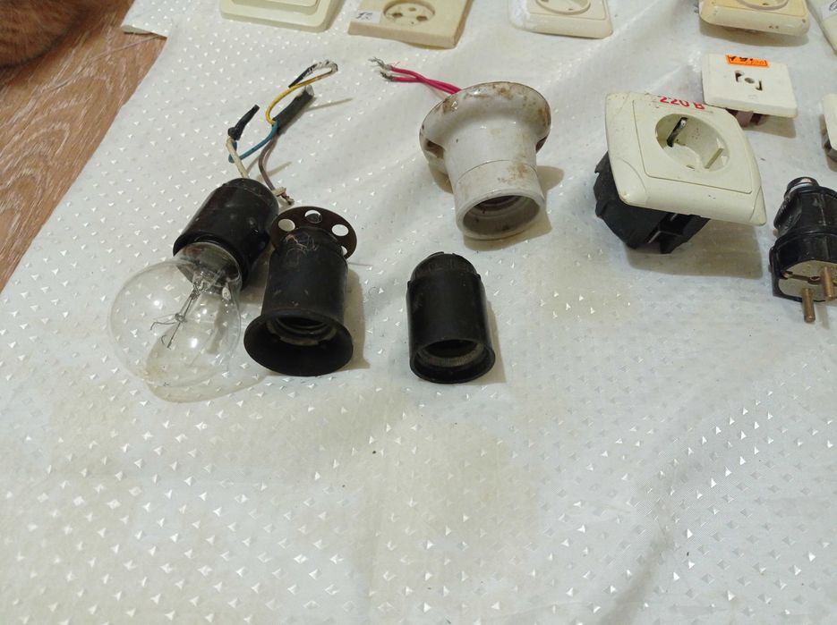 Розетка.Подрозетник.Включатель.Пробка.Автомат.Рамка.