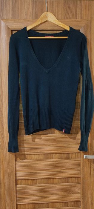 Czarny klasyczny sweterek by  Esprit rozm S -M wymiary na fotkach