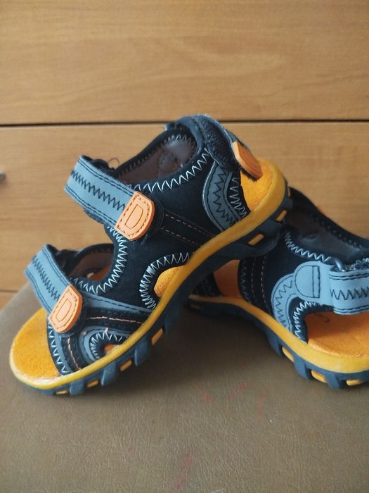 Продам босоніжки