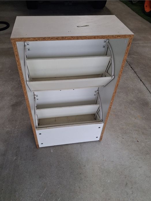 Sapateira em bom estado