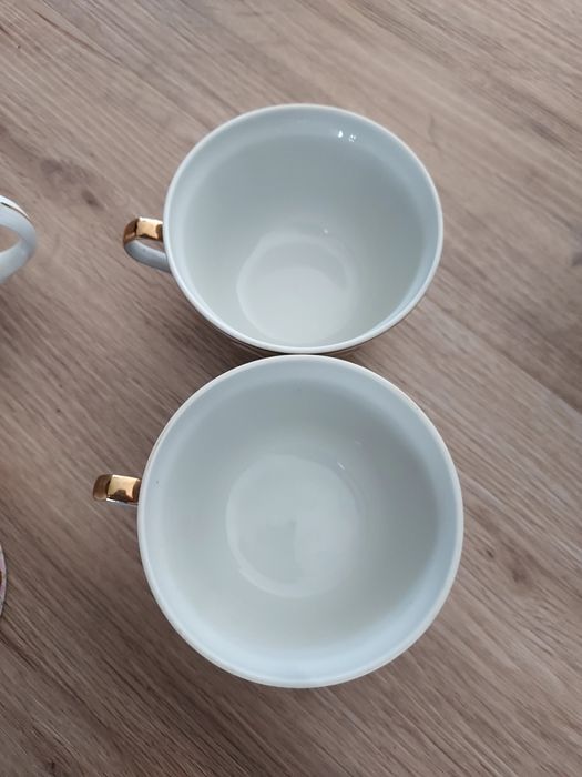 Two Coimbra Porcelain Cups64738670214659122