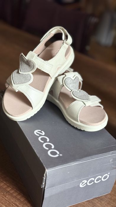 Продам босоніжки на дівчинку Ecco