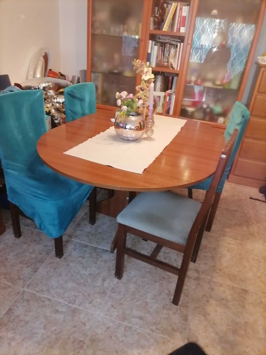 Mesa e 4 cadeiras