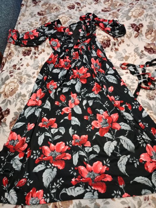 Платье чёрное в цветы