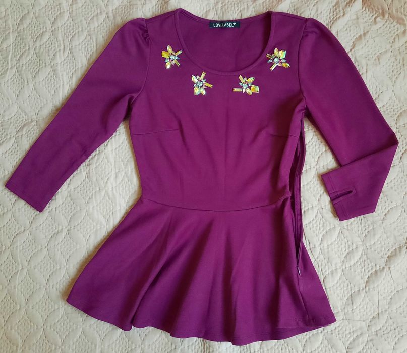 Bluzka z ozdobnym dekoltem