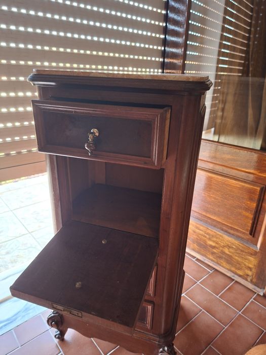 Mesa cabeceira sec XIX