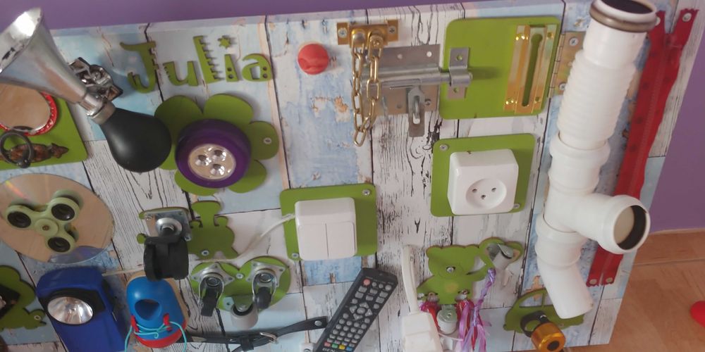 Tablica manipulacyjna sensoryczna edukacyjna