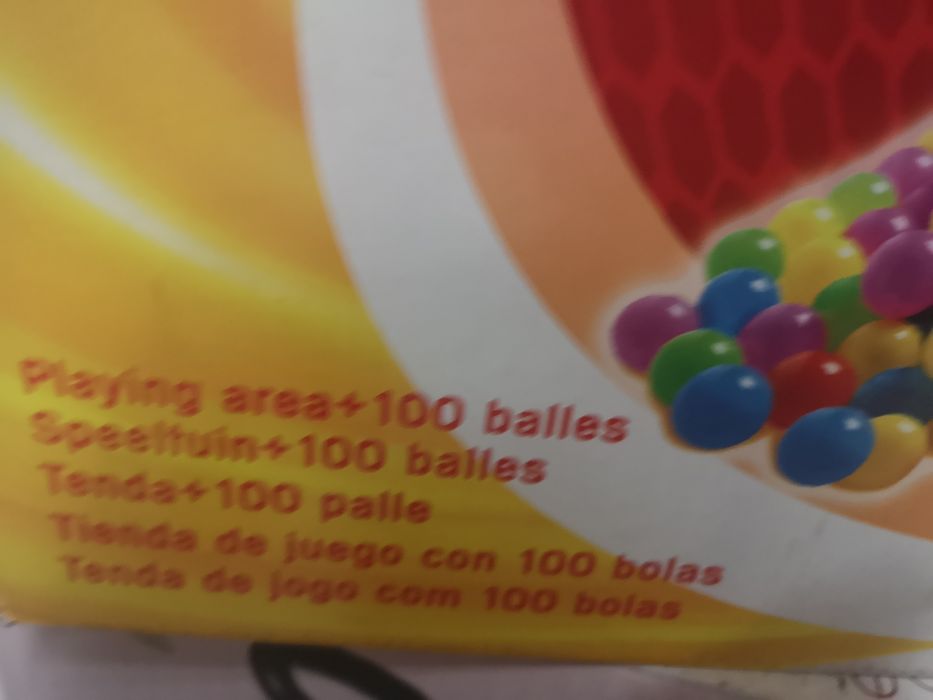 Tenda com 100 bolas