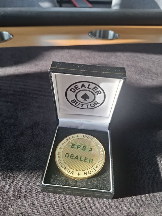 Profesjonalny żeton dealer pokerowy. Europejskiej federacji  pokera.