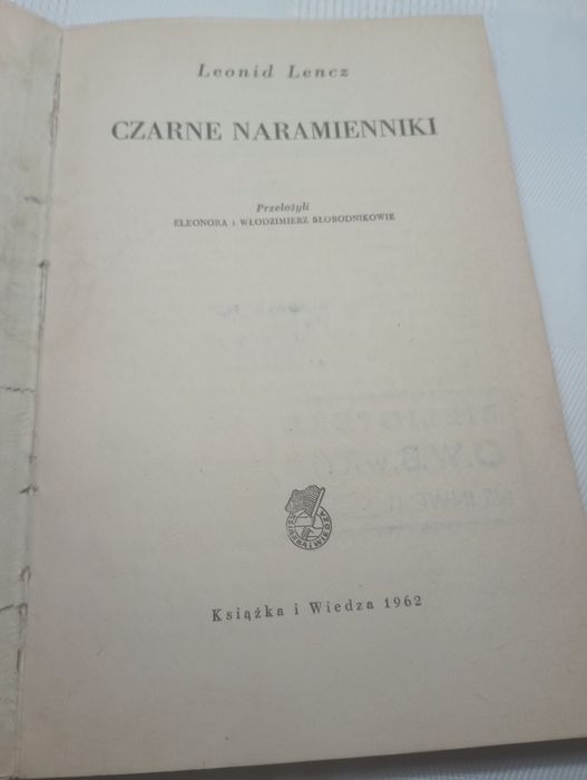 Czarne naramienniki. Leonid Lencz
