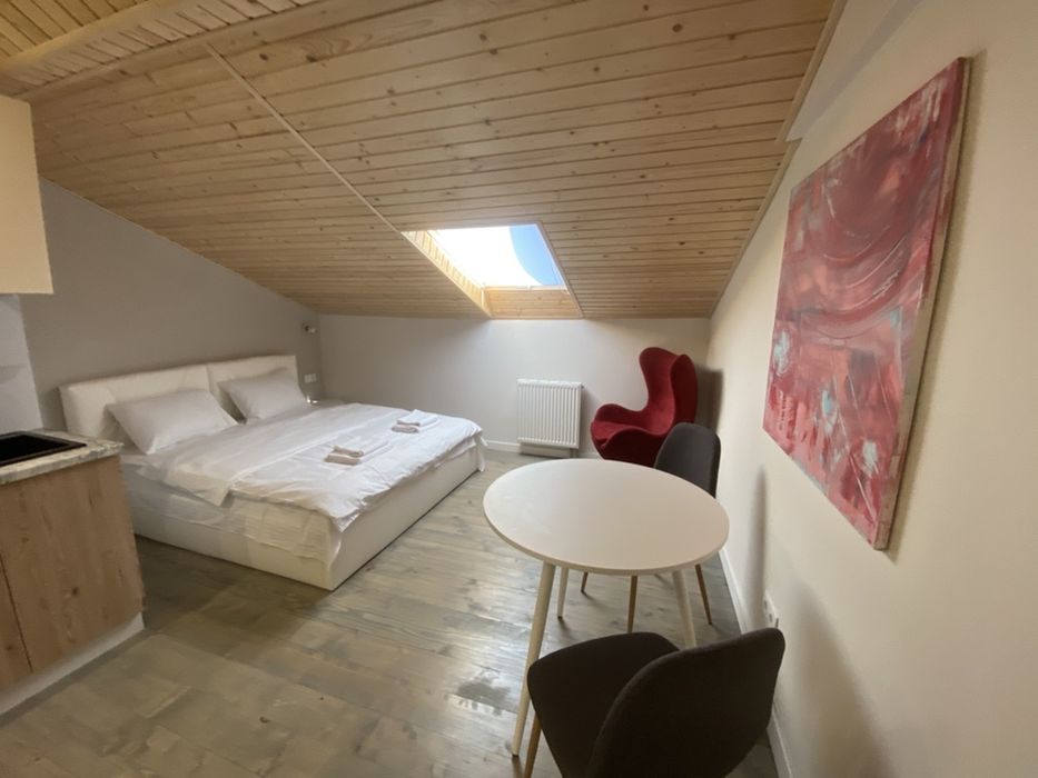 Апартаменти всі номера з кондиціонером, нові після ремонту, з кухнею.