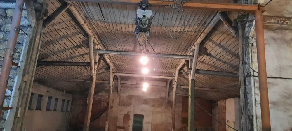 Продам  склад  виробництво  в  місті Прилуки 700 м\кв.