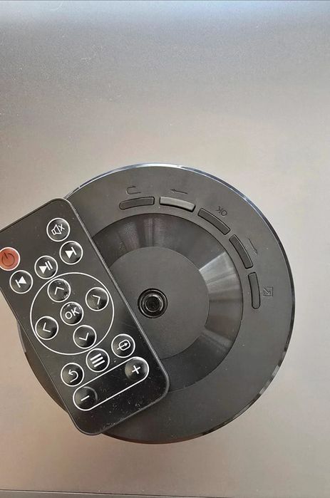 Mini Projetor Portátil com Comando – Ideal para Filmes e Apresentações