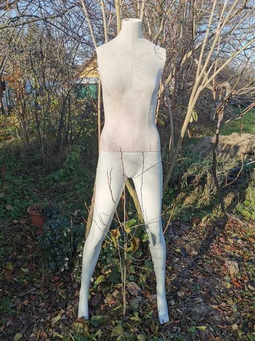 Manekin damski, tułów obciągniety lnem