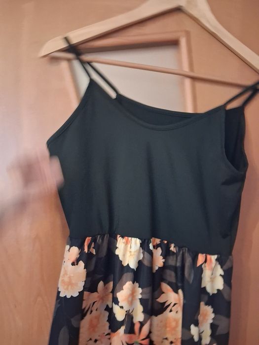 Сарафан літній, стильний квітковий низ, стриманий чорний верх топом