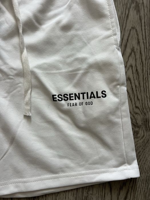 Шорти essentials