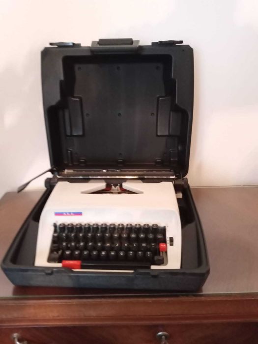 Máquina de escrever antiga