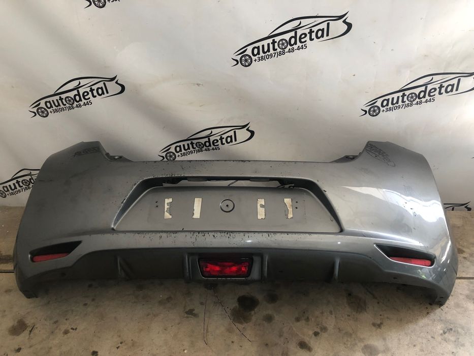 Бампер задній Nissan Leaf 2010-17 бампер задній