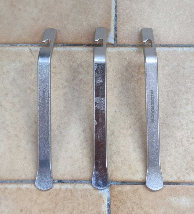 Alavanca / Desmonta metálico para pneus de trotinete, bicicleta, etc.
