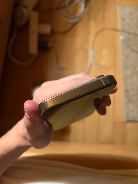 iPhone 16 pro 128gb.