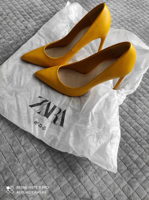 Żółte szpilki Zara