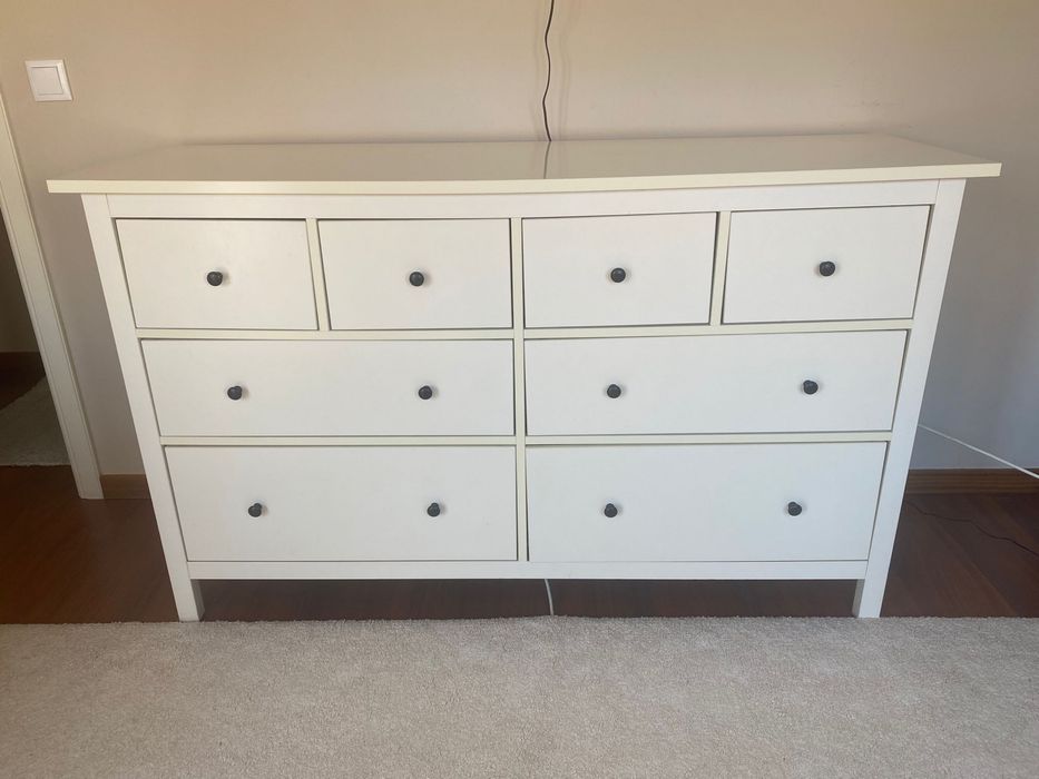 Cómoda IKEA HEMNES 8 gavetas — velatura branca | Muito bom estado