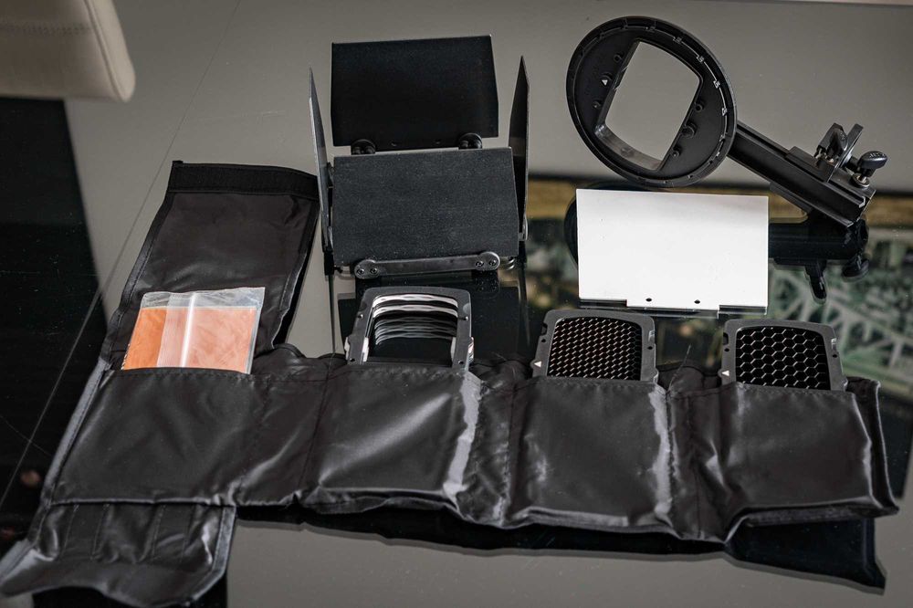 ZESTAW PORTRETOWY / MINI STUDIO 4x lampy, softboxy, firmowe - CAŁOŚĆ