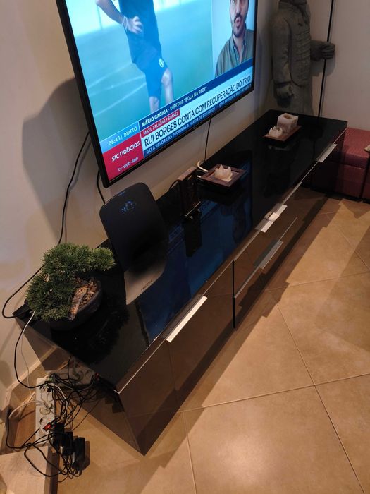 Móvel de Tv lacado a preto