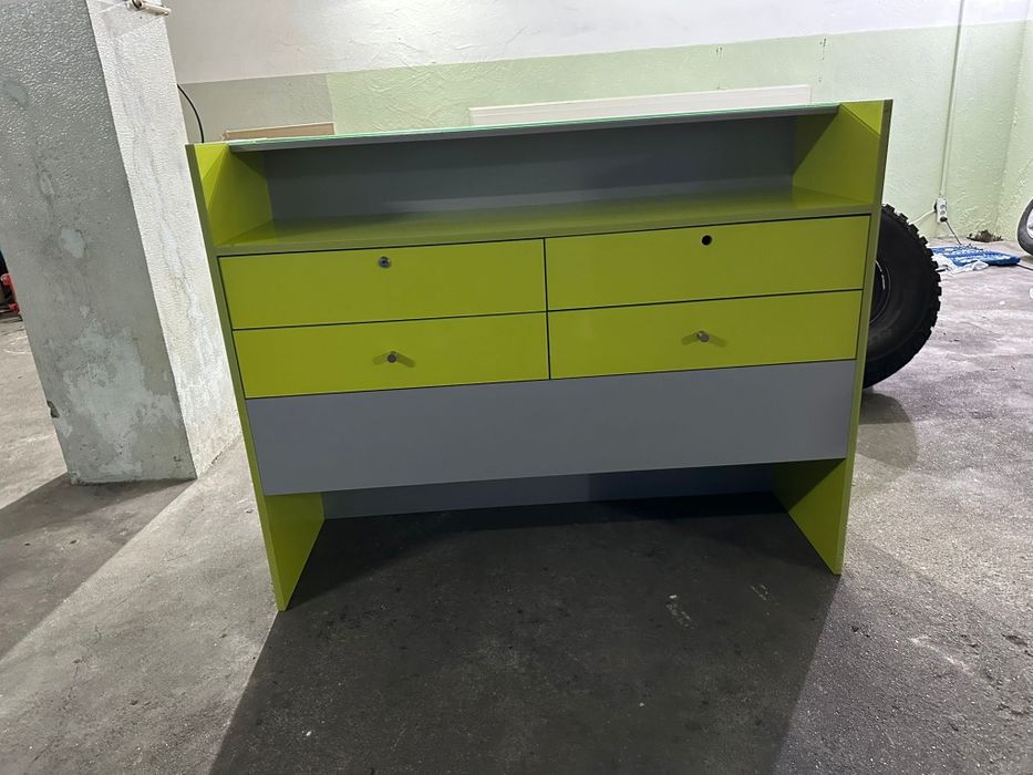 Balcão de loja bastante resistente64176773892482121