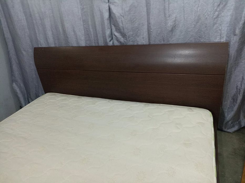 Cama de casal com colchão