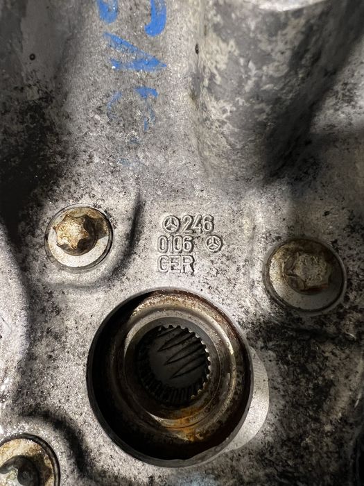 Zwrotnica lewy tył Mercedes GLA W156