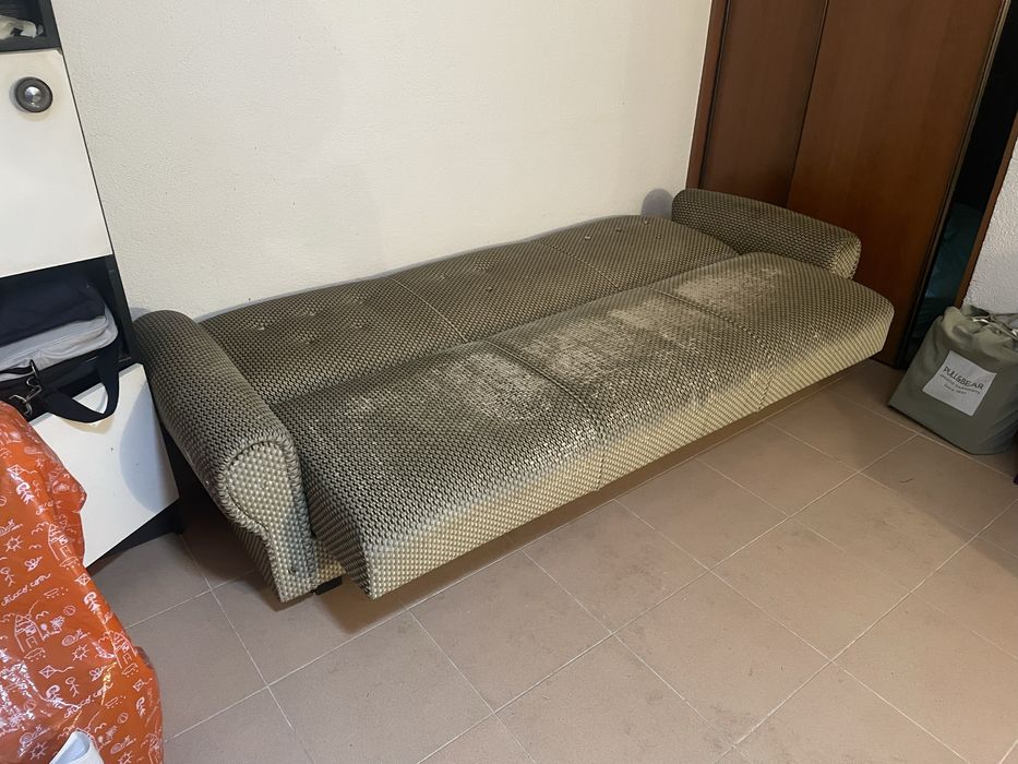 Sofá desdobrável com espaço para arrumação