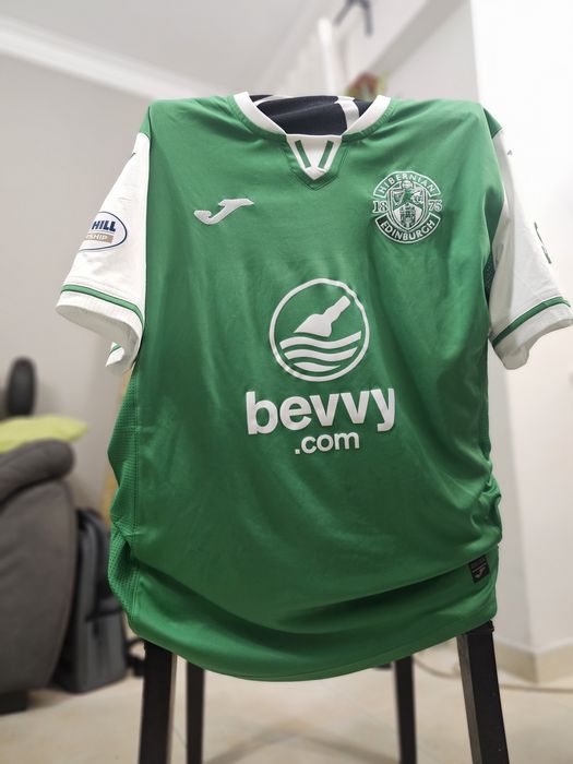 Camisola de jogo oficial assinada L Miller(internacional Australiano)