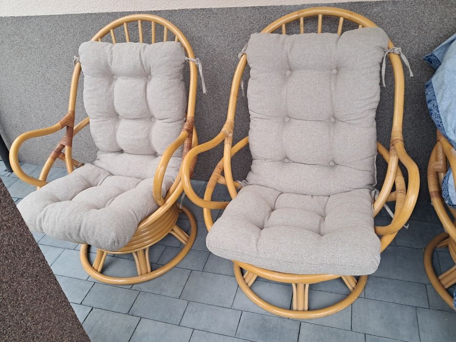 Meble rattanowe 3 fotele plus stolik ze szkłem