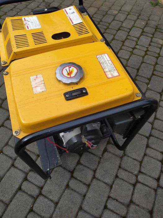Дизельний генератор Forte FGD 6500E3 220-380V