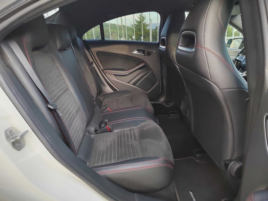 Mercedes CLA 200 AMG / Cx. Manual