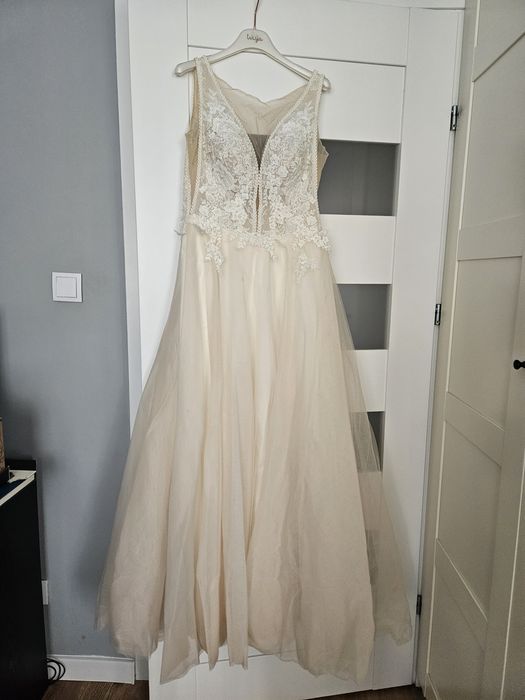 Kremowa Suknia ślubna