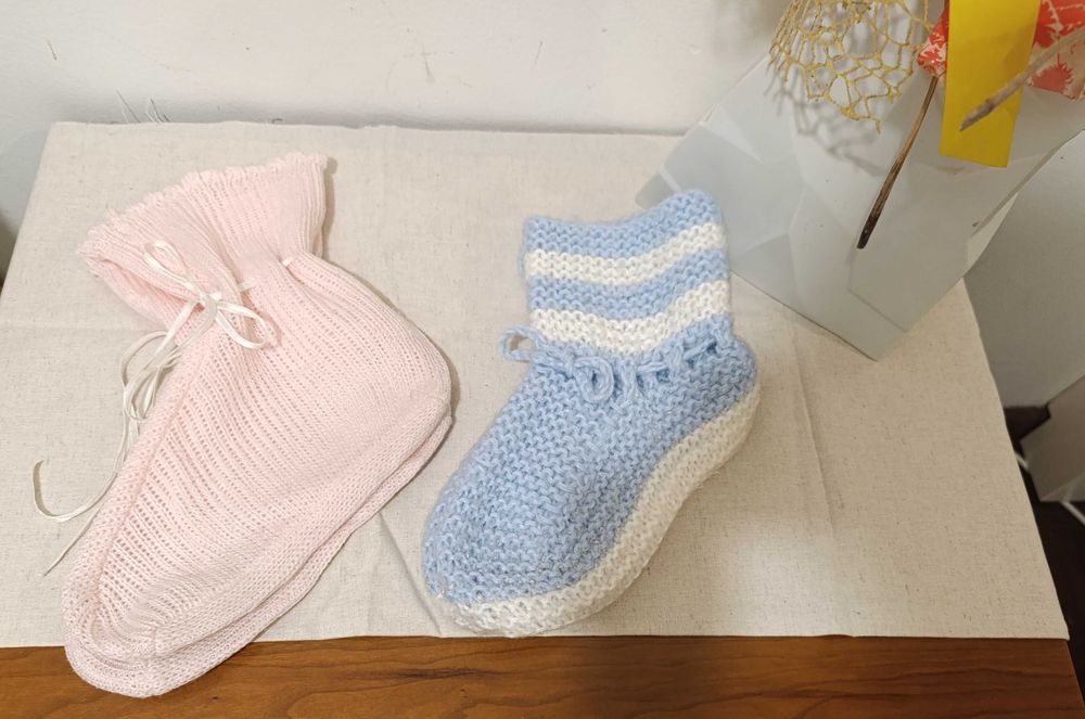 2 Pares Meias dormir Lã/ malha, feitas à mão c/ 4 agulhas Rosa e Azul