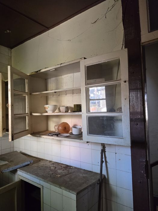 Dá-se. Móveis antigos para restauro