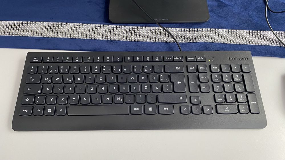 Mało używany Komputer All-in-One LENOVO ThinkCentre neo 50a 24 Gen 5 FHD