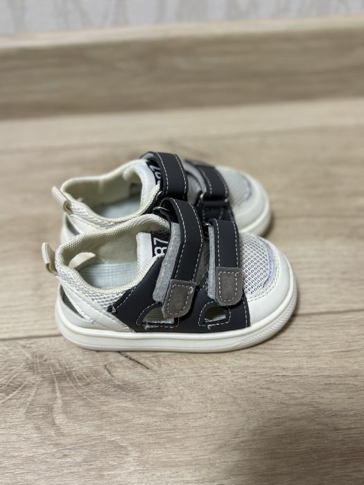 Дитяче взуття розмір 23