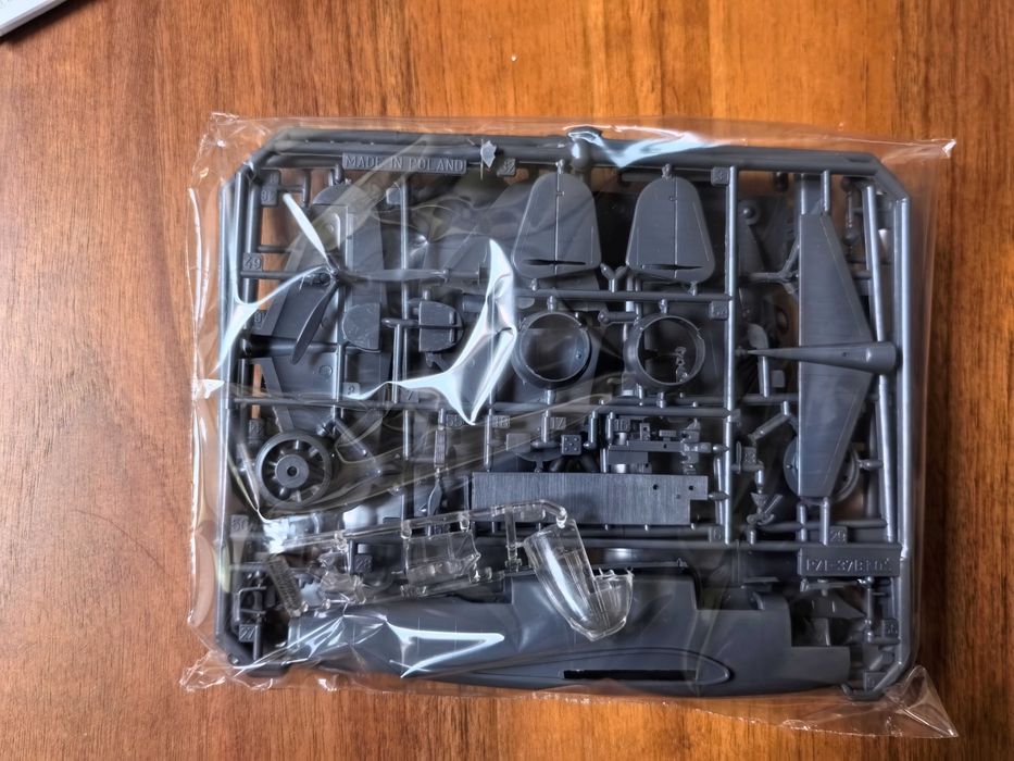 PZL P-37B Łoś II. Model samolotu. Master Hobby Kits Craft. 1:72. Folia