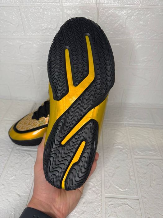 Баскетбольні кросівки Lebron 23