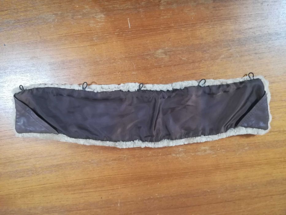 Kołnierz ze sztucznego futra w kolorze piaskowym