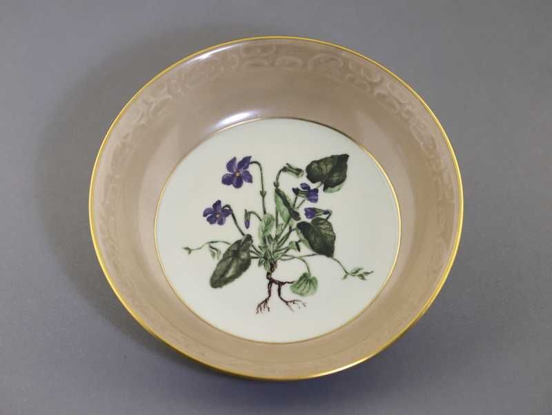 Dekoracyjny talerz głęboki z fiołkami